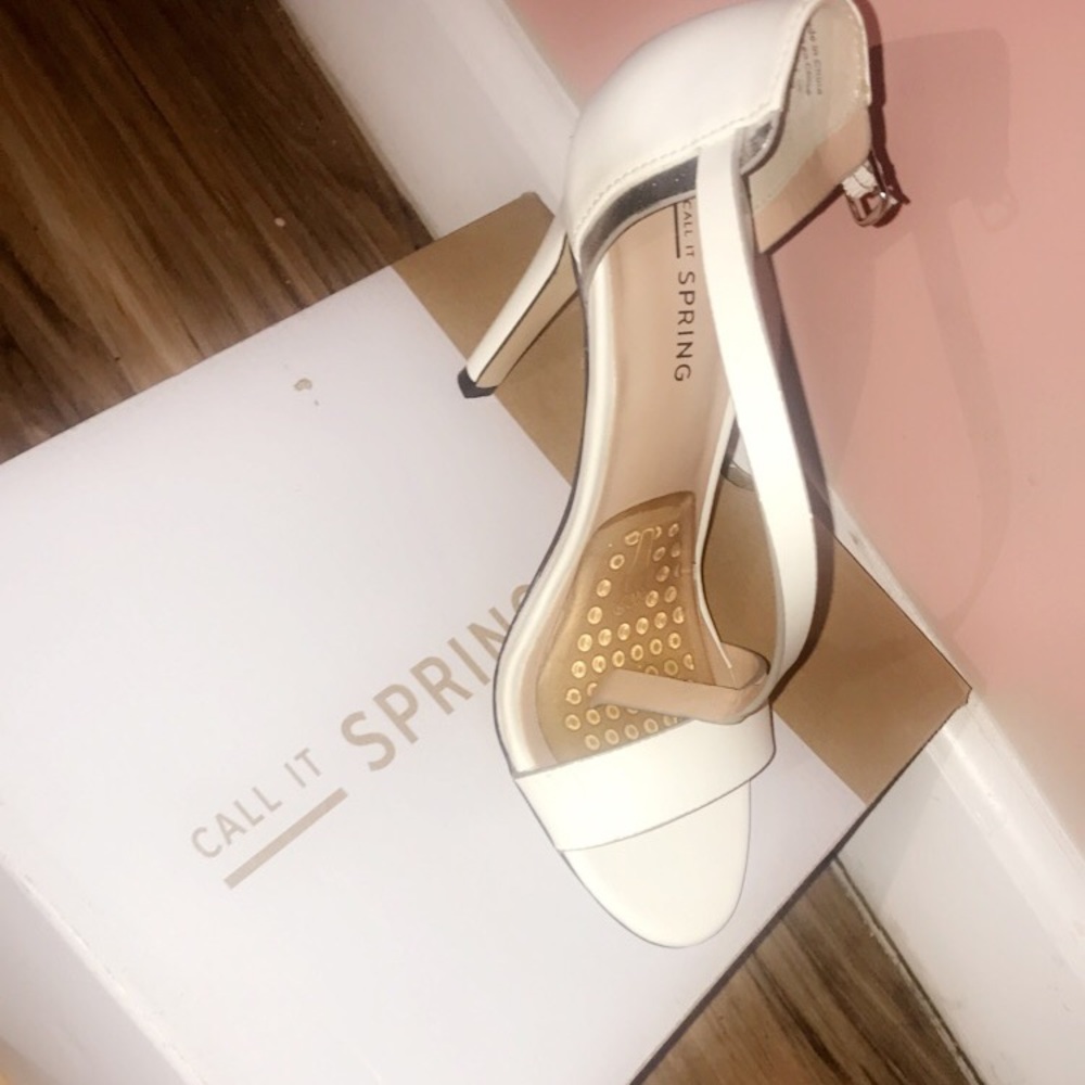 CALL IT SPRING HEALS SIZE 6